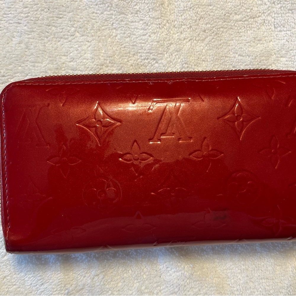 Louis Vuitton cherry red Vernis clutch zippy wallet